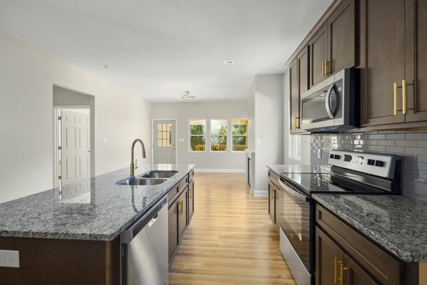 Créez un jardin vertical spectaculaire sur votre mur en béton : astuces essentielles révélées !